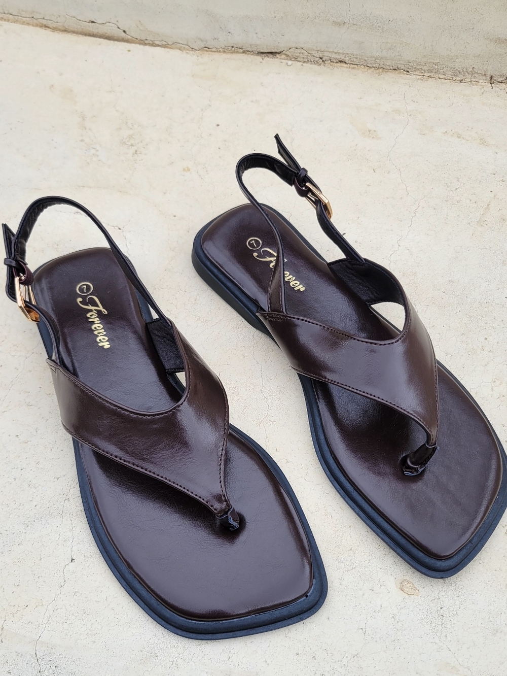 Low Heel Thong Cushioned Sandal Espresso Brown